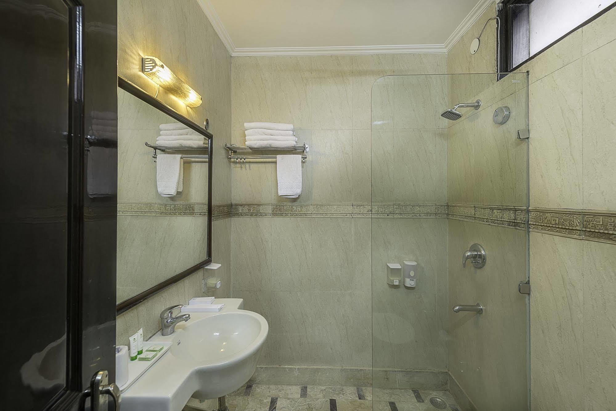 Hotel Treebo Trend Singh Sons Karol Bagh Neu-Delhi Exterior foto